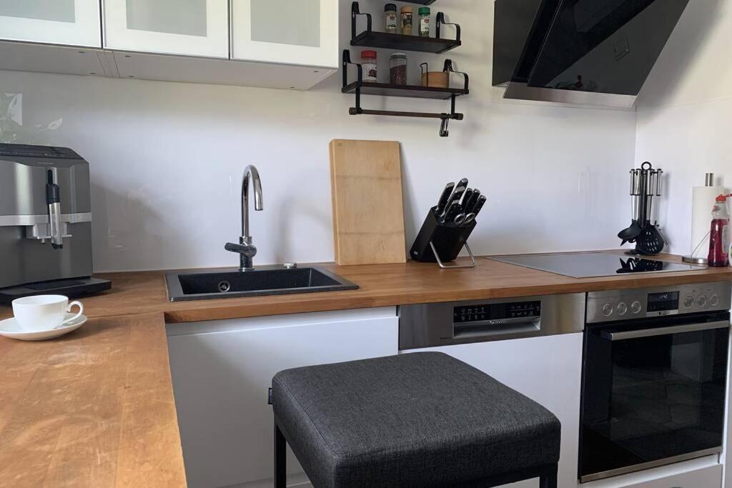 Gemuetliche 3 Zimmer Wohnung Mit Grosszuegiger Terrasse Im Gruenen Reutlingen Exterior foto