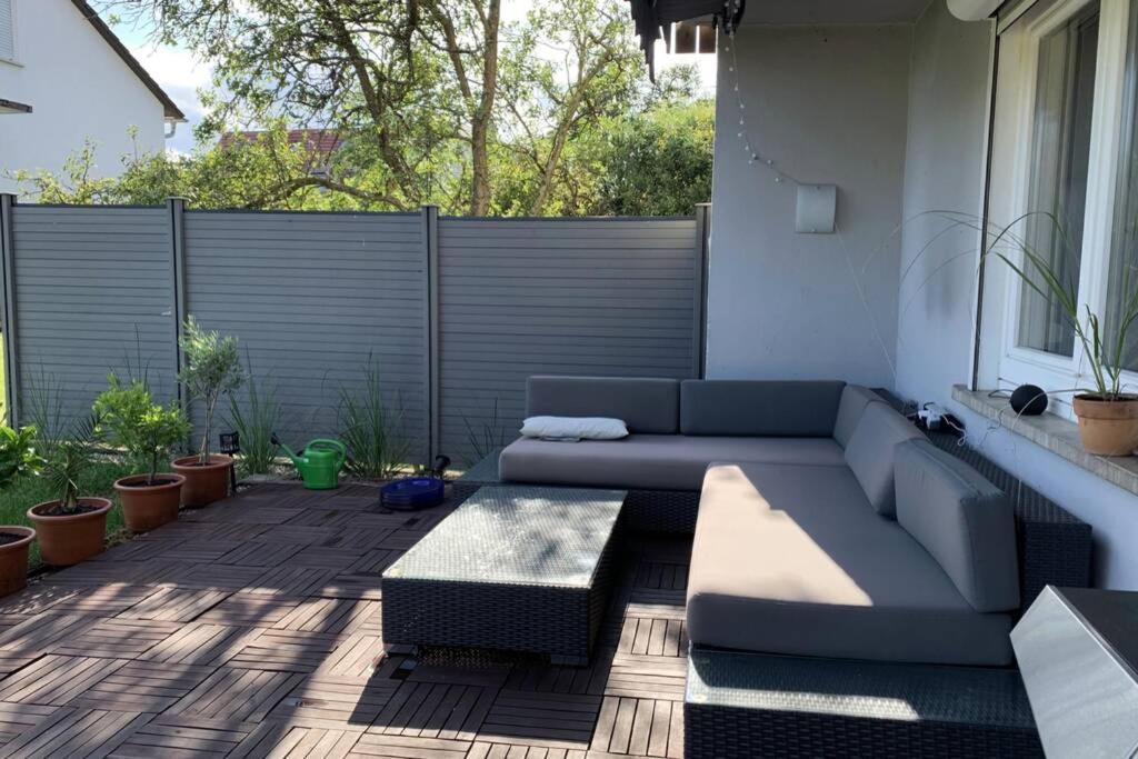 Gemuetliche 3 Zimmer Wohnung Mit Grosszuegiger Terrasse Im Gruenen Reutlingen Exterior foto