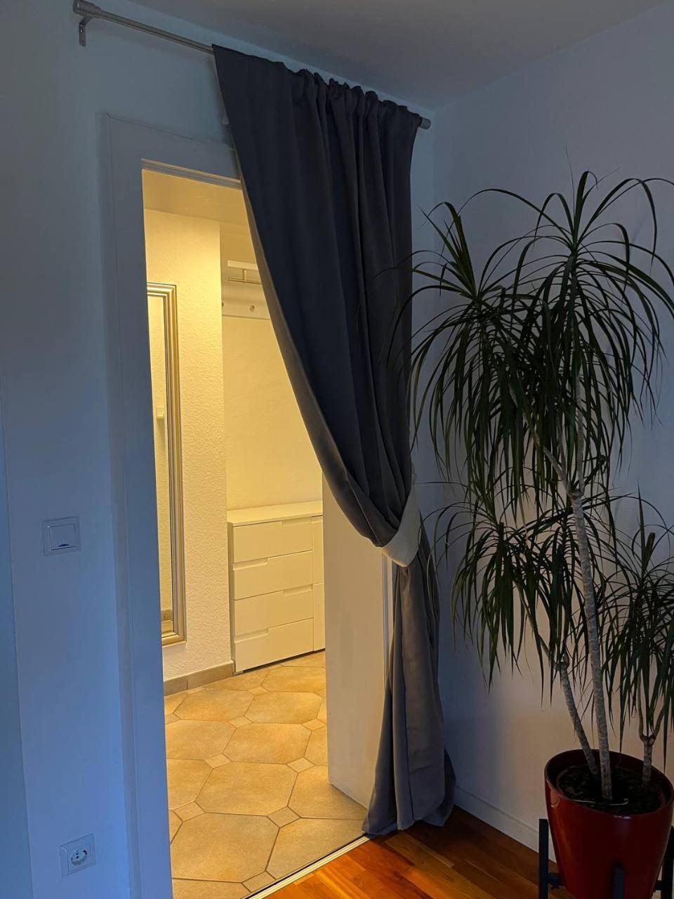 Gemuetliche 3 Zimmer Wohnung Mit Grosszuegiger Terrasse Im Gruenen Reutlingen Exterior foto